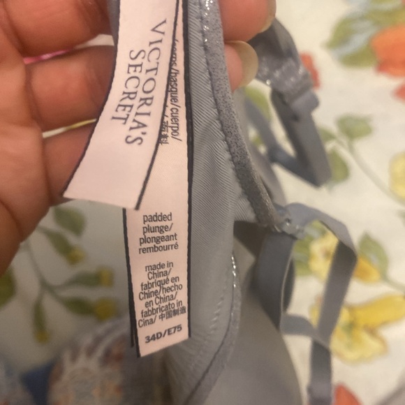 Victoria secret 34d bra bundle like New - Picture 9 of 15